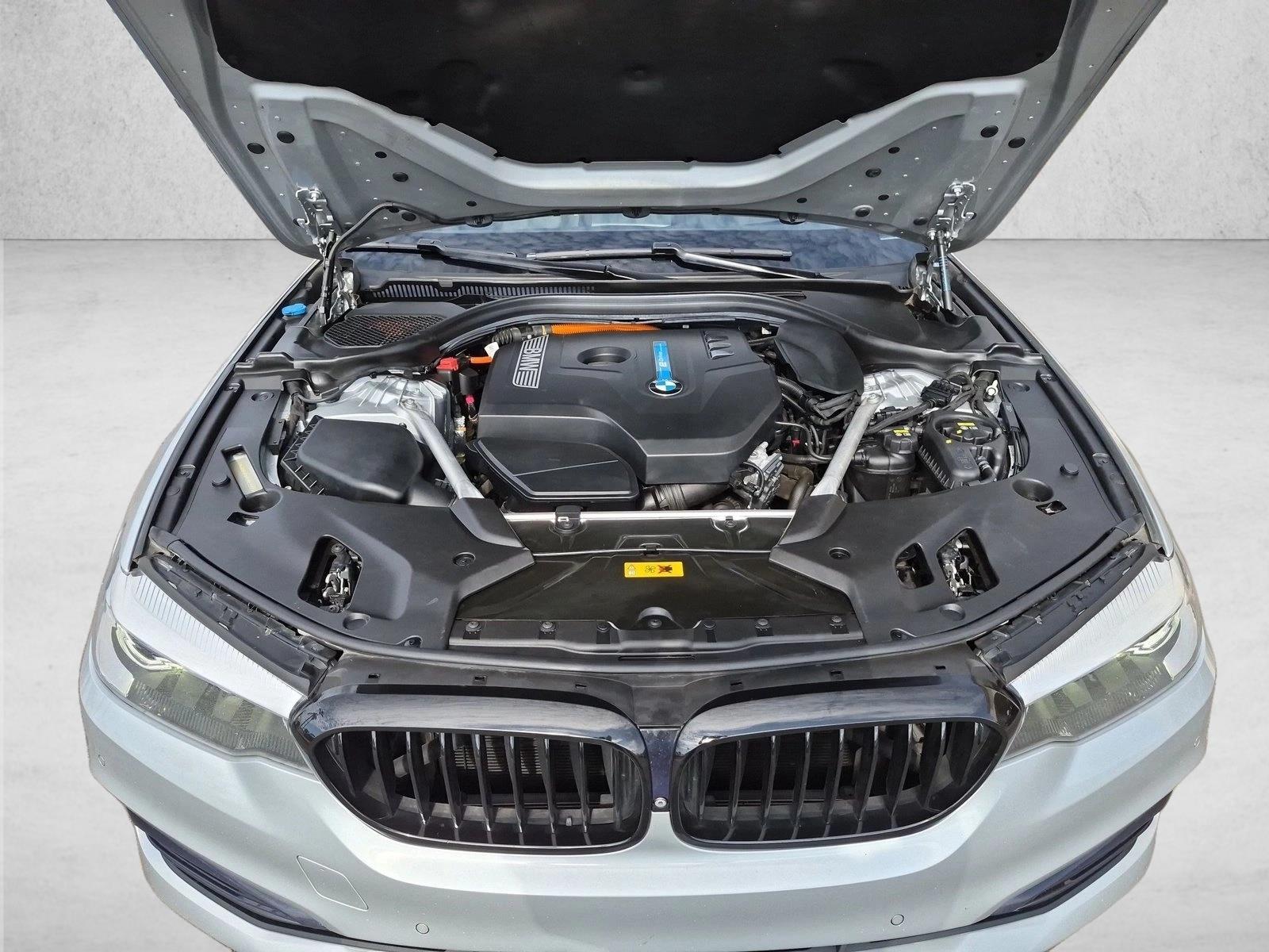 2019 BMW 5 Series 530e - Photo 24