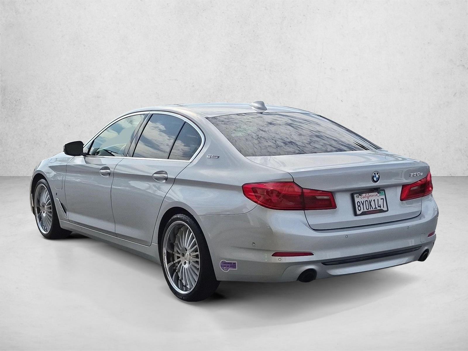 2019 BMW 5 Series 530e - Photo 8