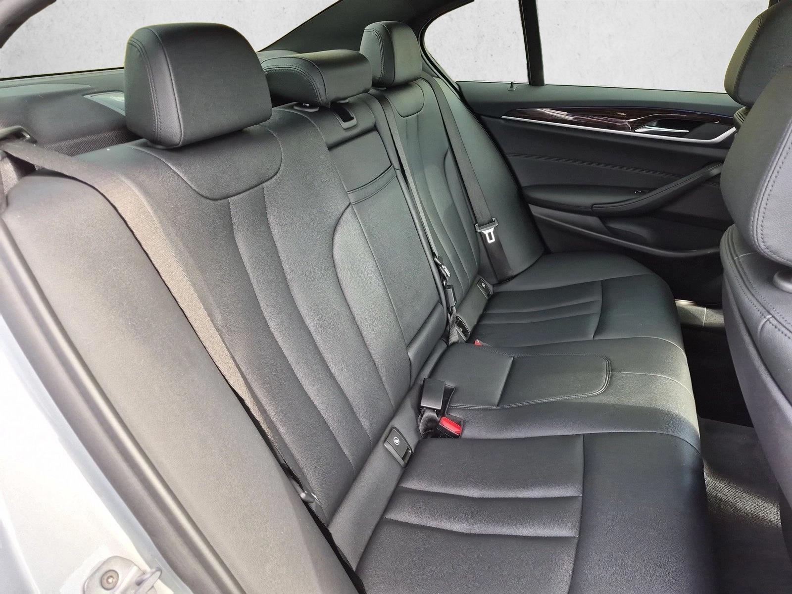 2019 BMW 5 Series 530e - Photo 21