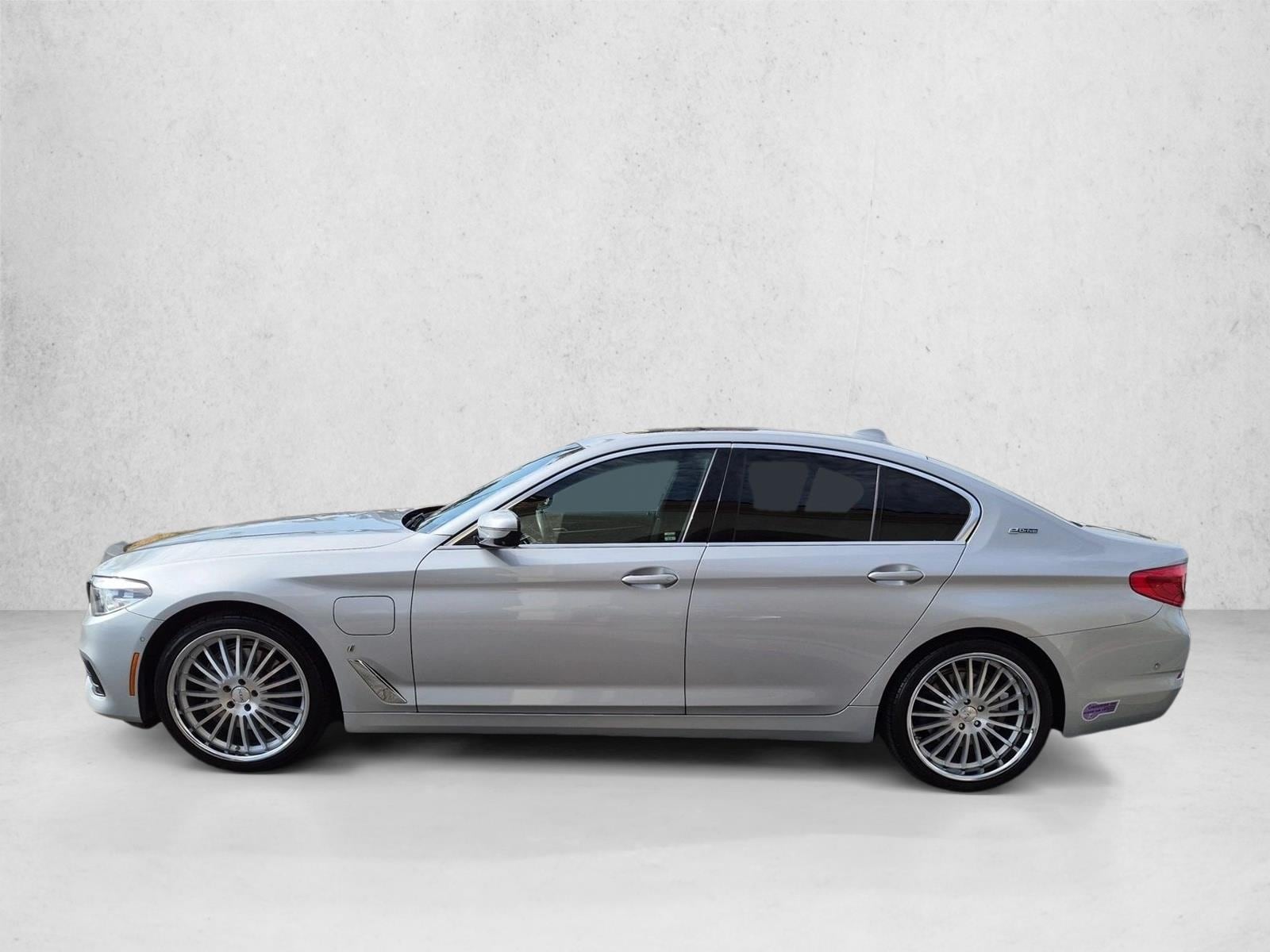 2019 BMW 5 Series 530e - Photo 9
