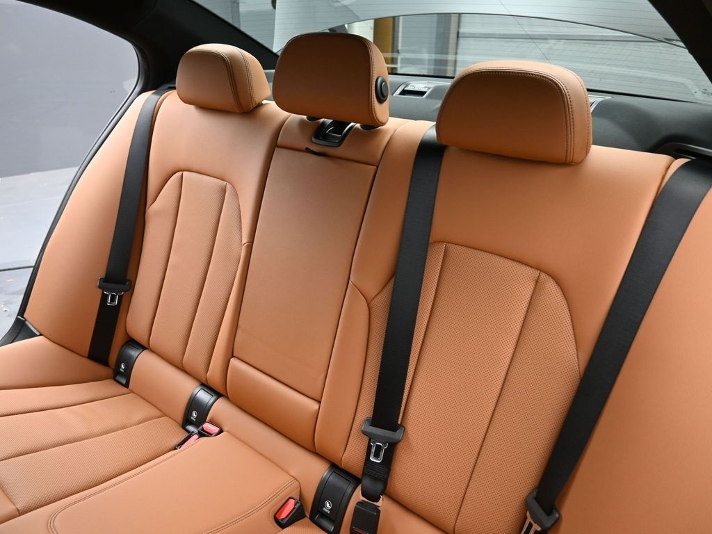 2026 BMW 3 Series 330i - Photo 31