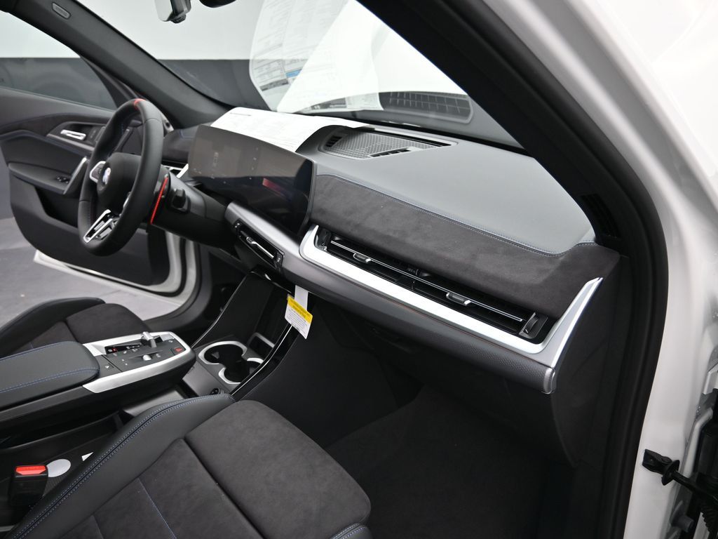 2026 BMW X1 M35i - Photo 25