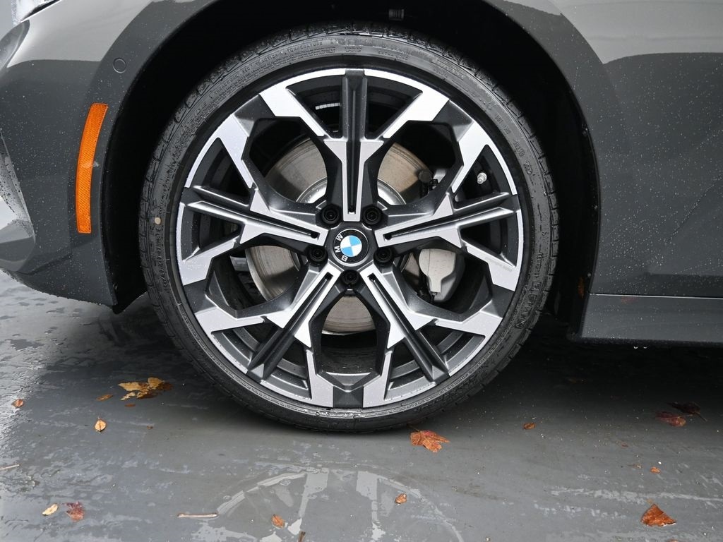 2026 BMW 3 Series 330i - Photo 9