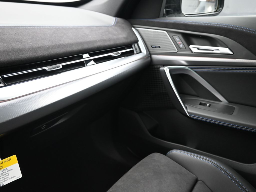 2026 BMW X1 M35i - Photo 17
