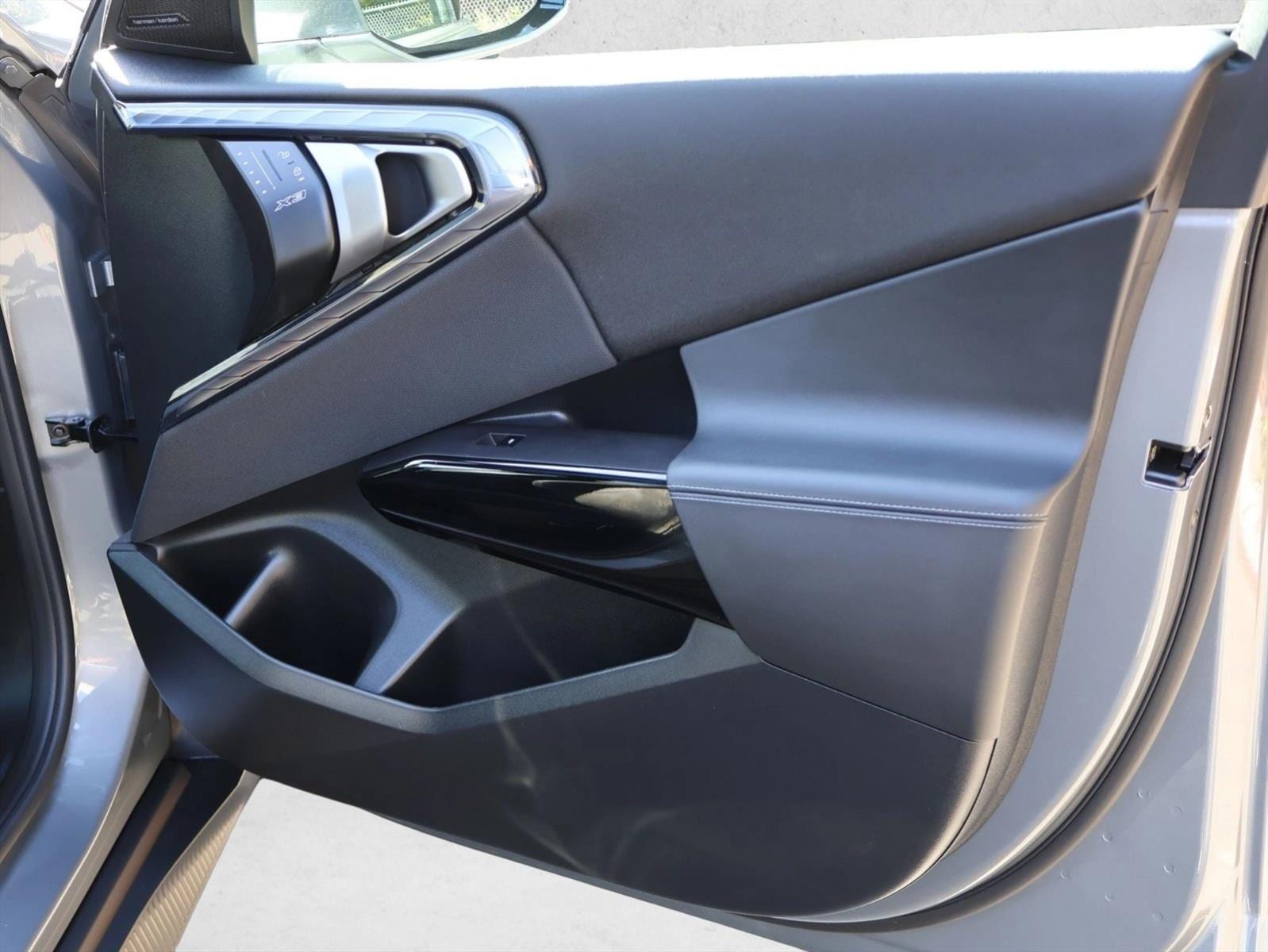 2026 BMW X3 30 - Photo 24