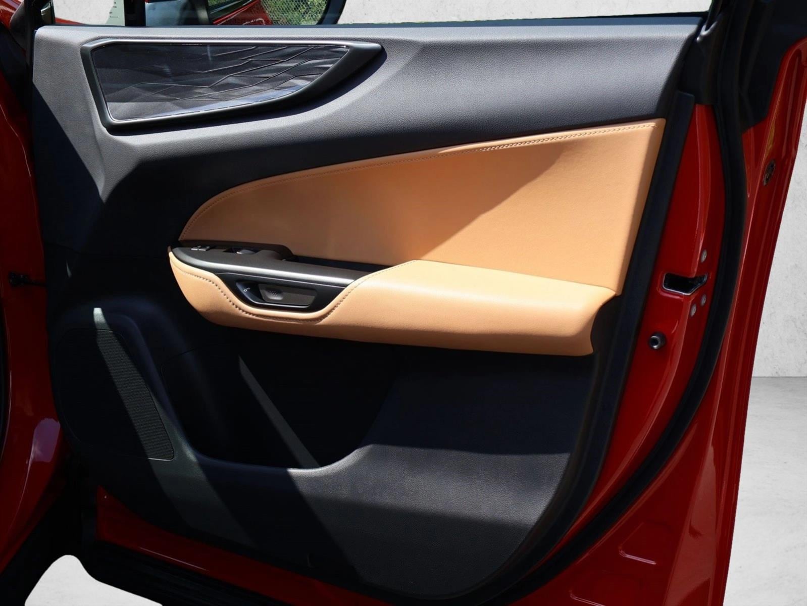 2025 Lexus NX 350 - Photo 25