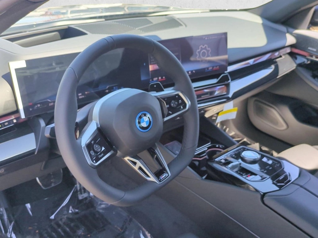 New 2027 BMW 550e xDrive Sedan