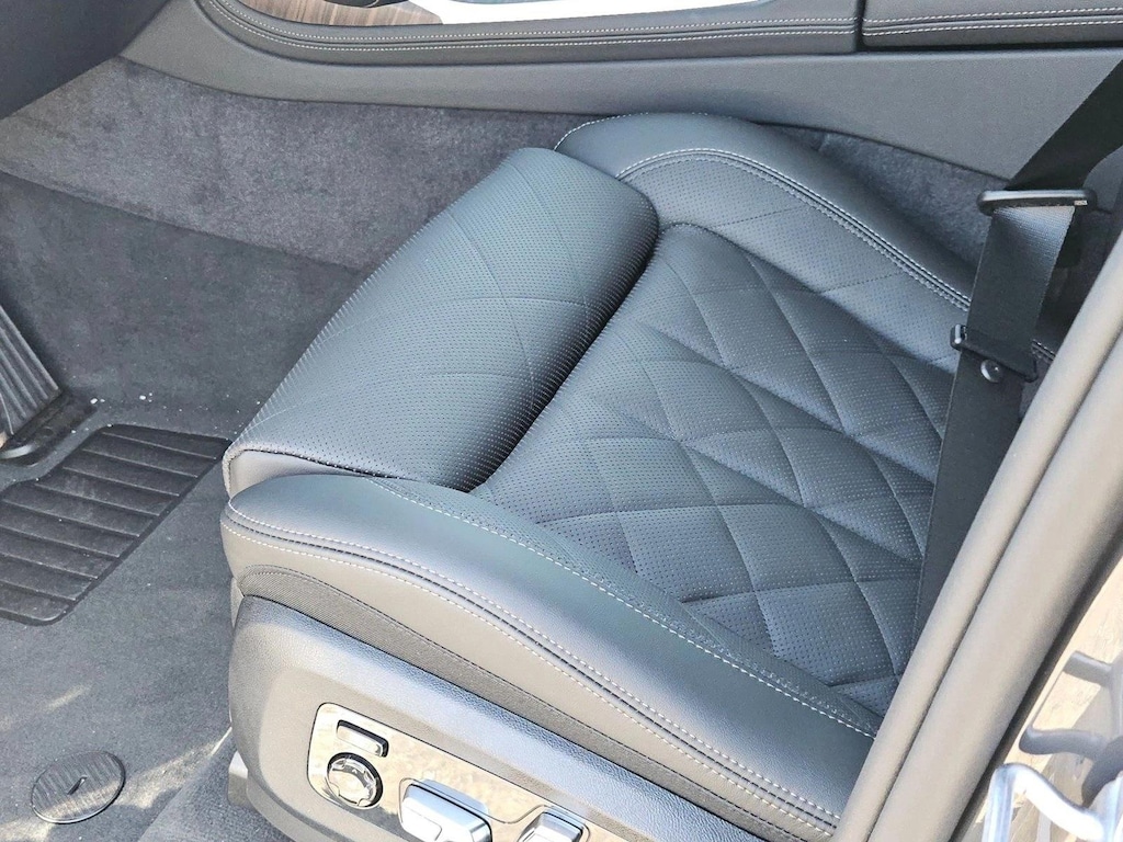 New 2027 BMW X7 xDrive40i SUV
