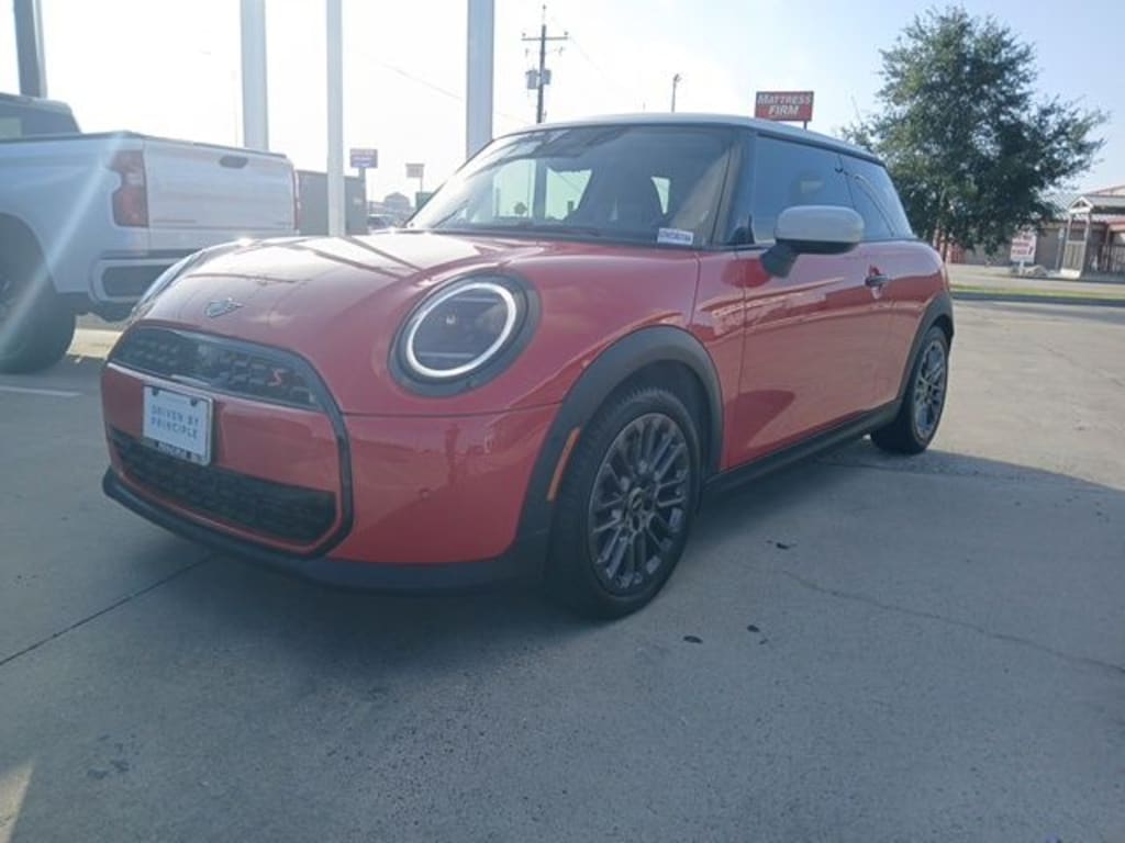 Used 2025 MINI Cooper S Signature 39 MPG HIGHWAY Hatchback