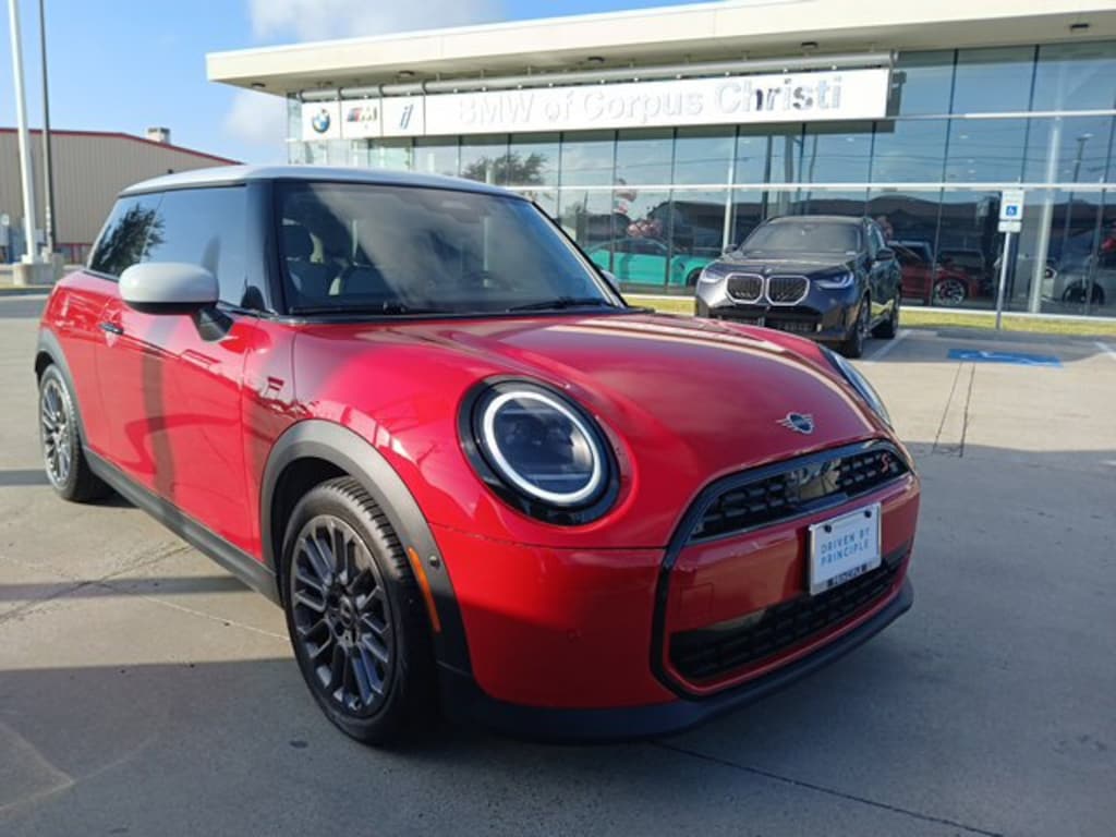 Used 2025 MINI Cooper S Signature 39 MPG HIGHWAY Hatchback
