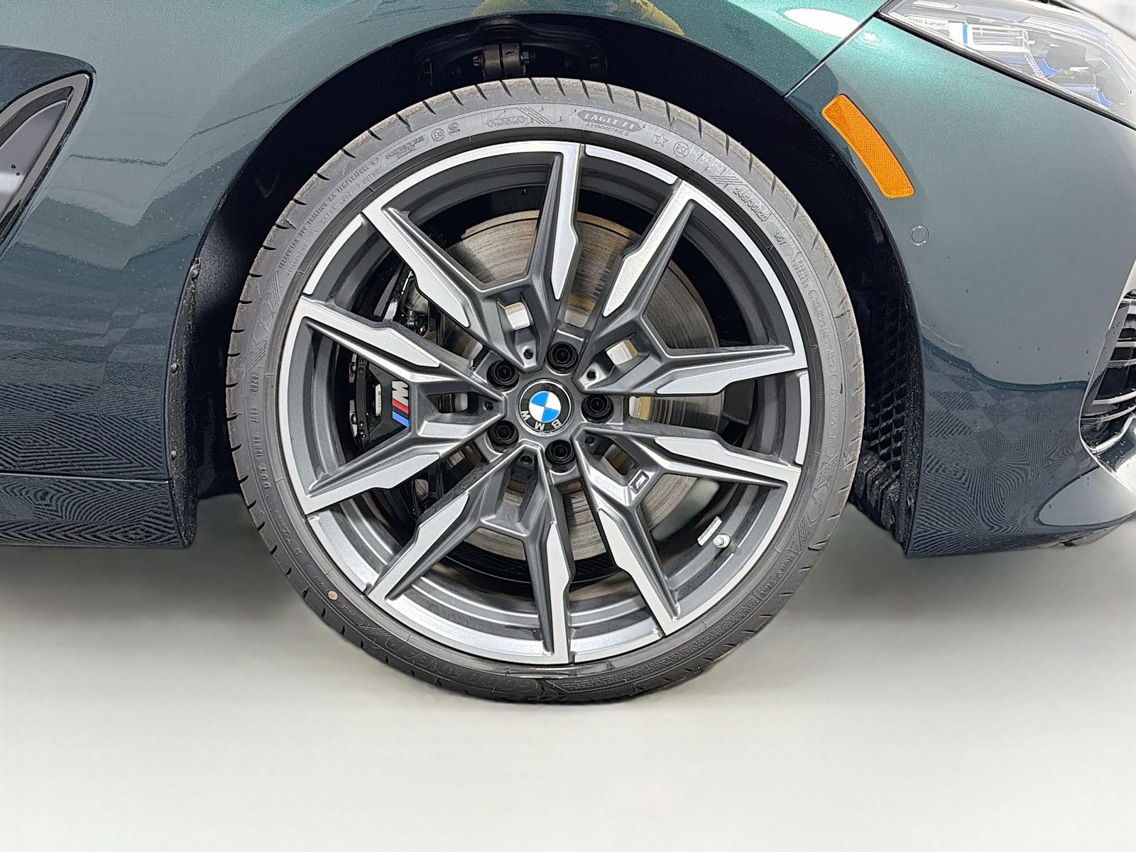 2026 BMW 8 Series M850i - Photo 33