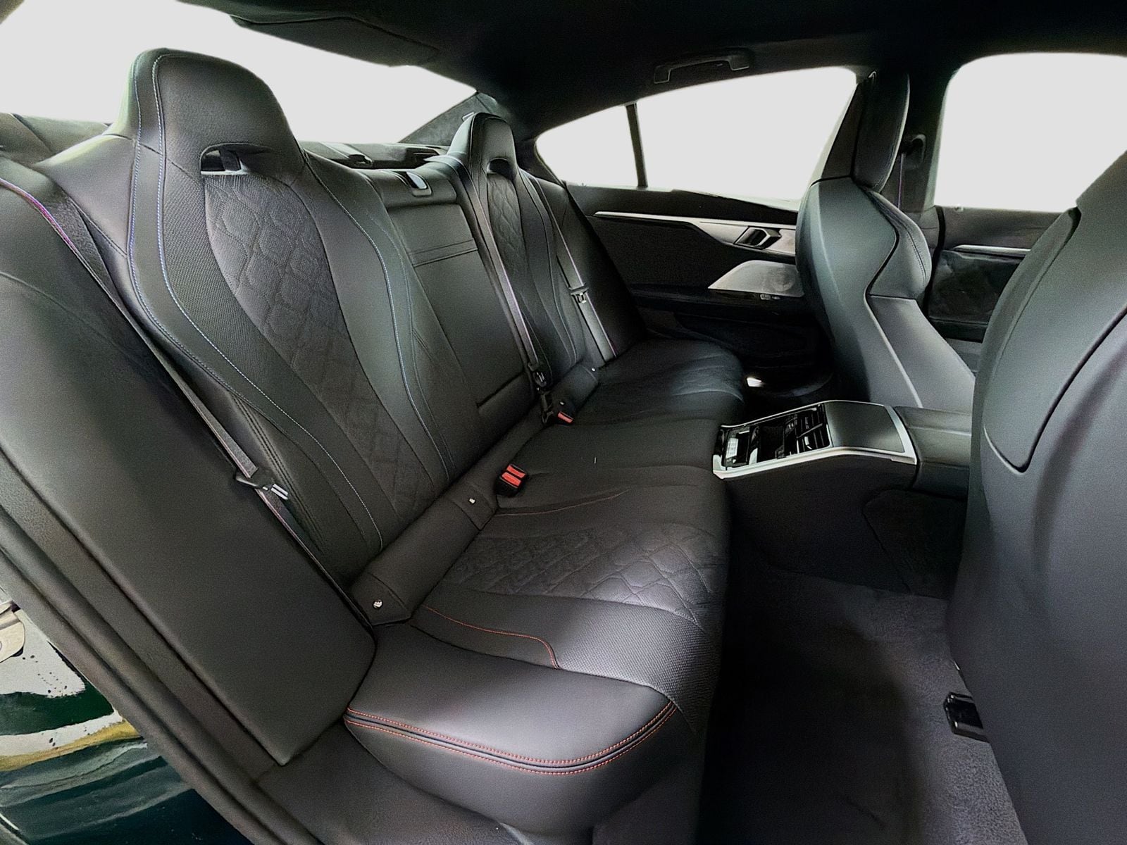 2026 BMW 8 Series M850i - Photo 28