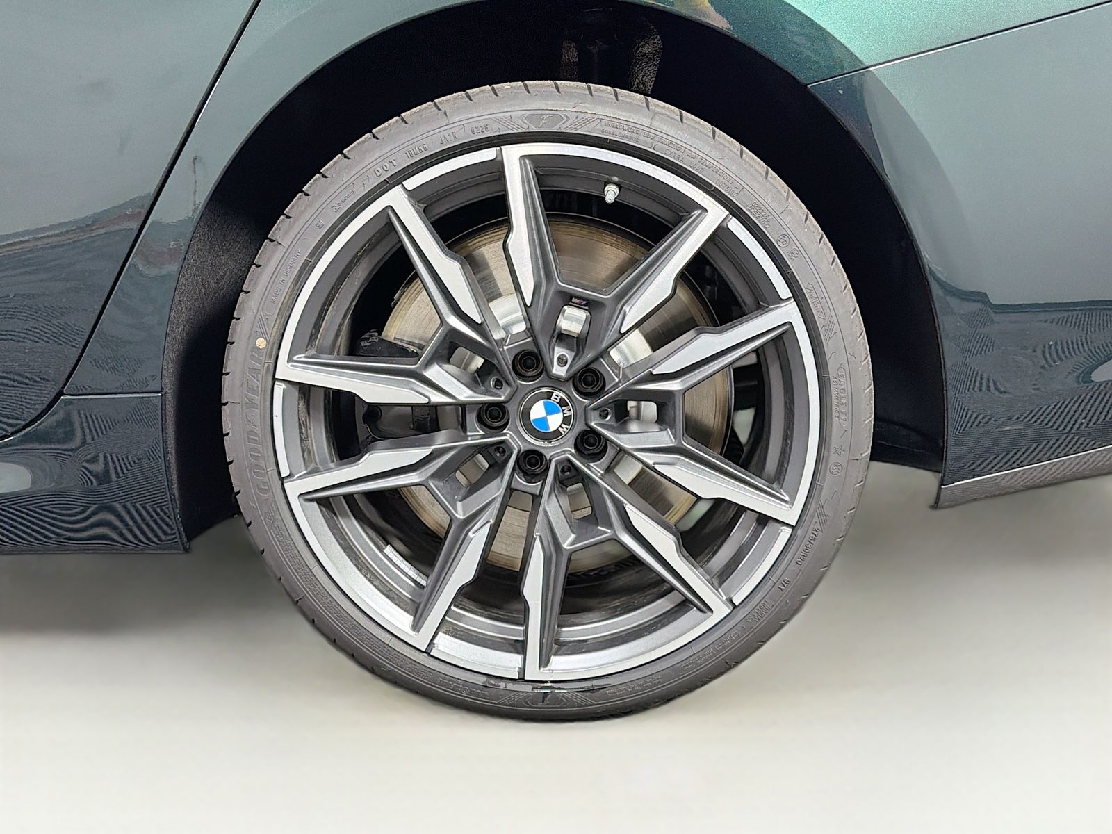 2026 BMW 8 Series M850i - Photo 32