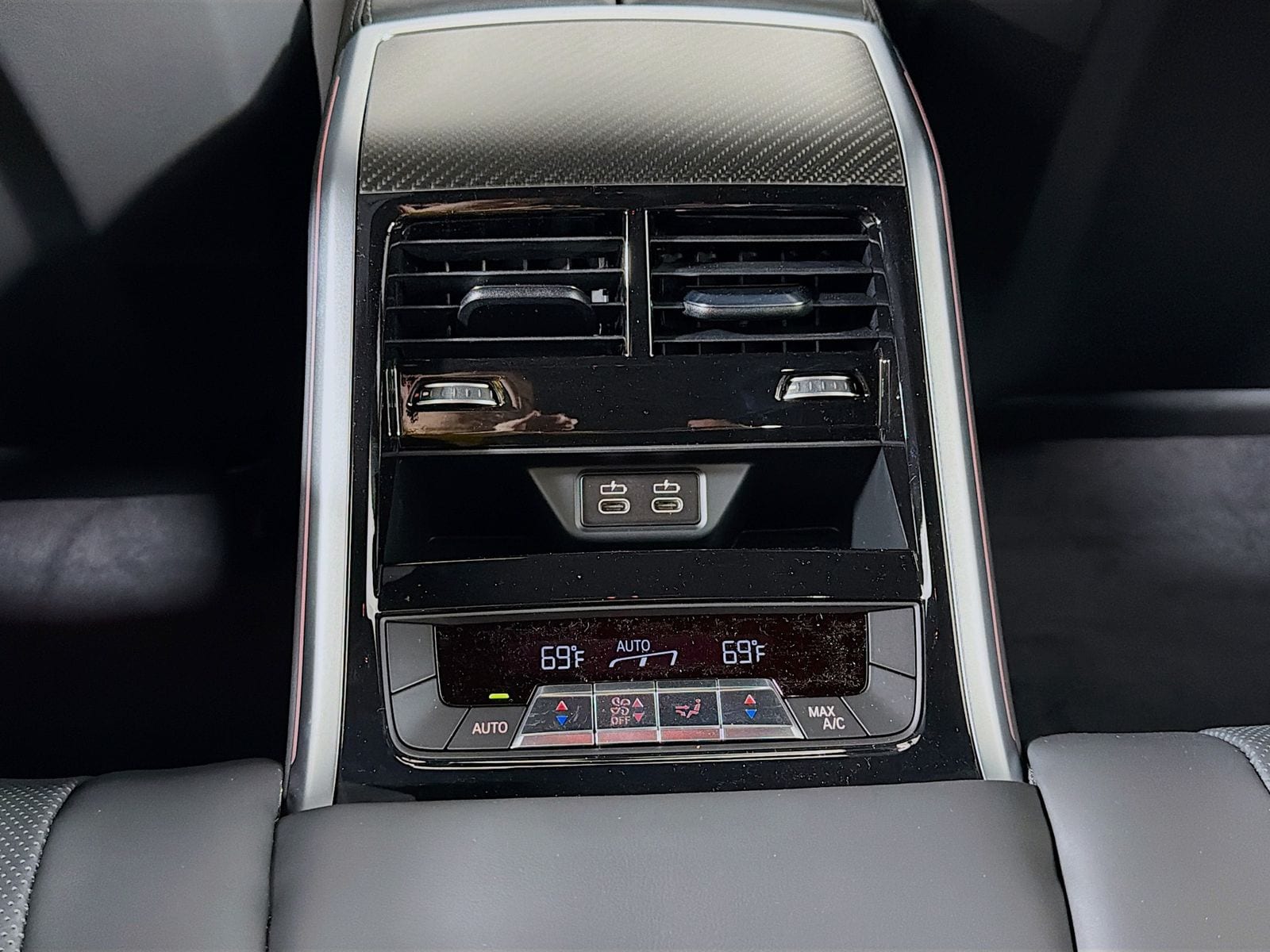 2026 BMW 8 Series M850i - Photo 26