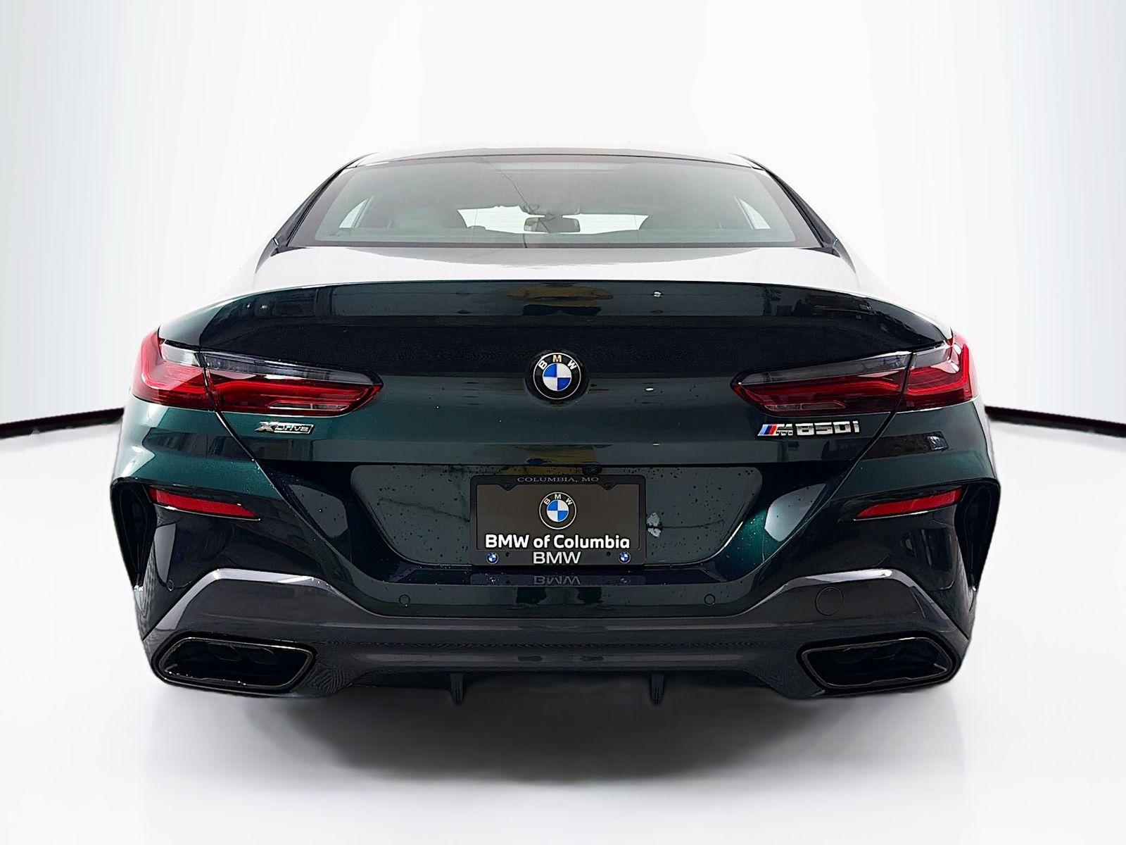 2026 BMW 8 Series M850i - Photo 6