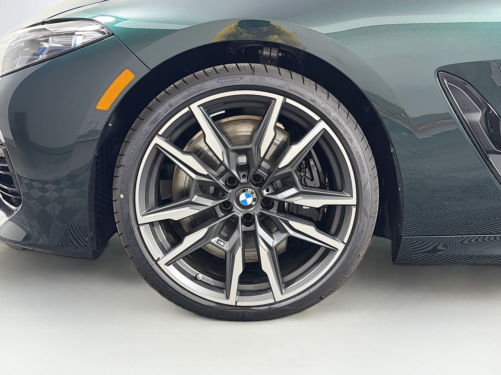 2026 BMW 8 Series M850i - Photo 31