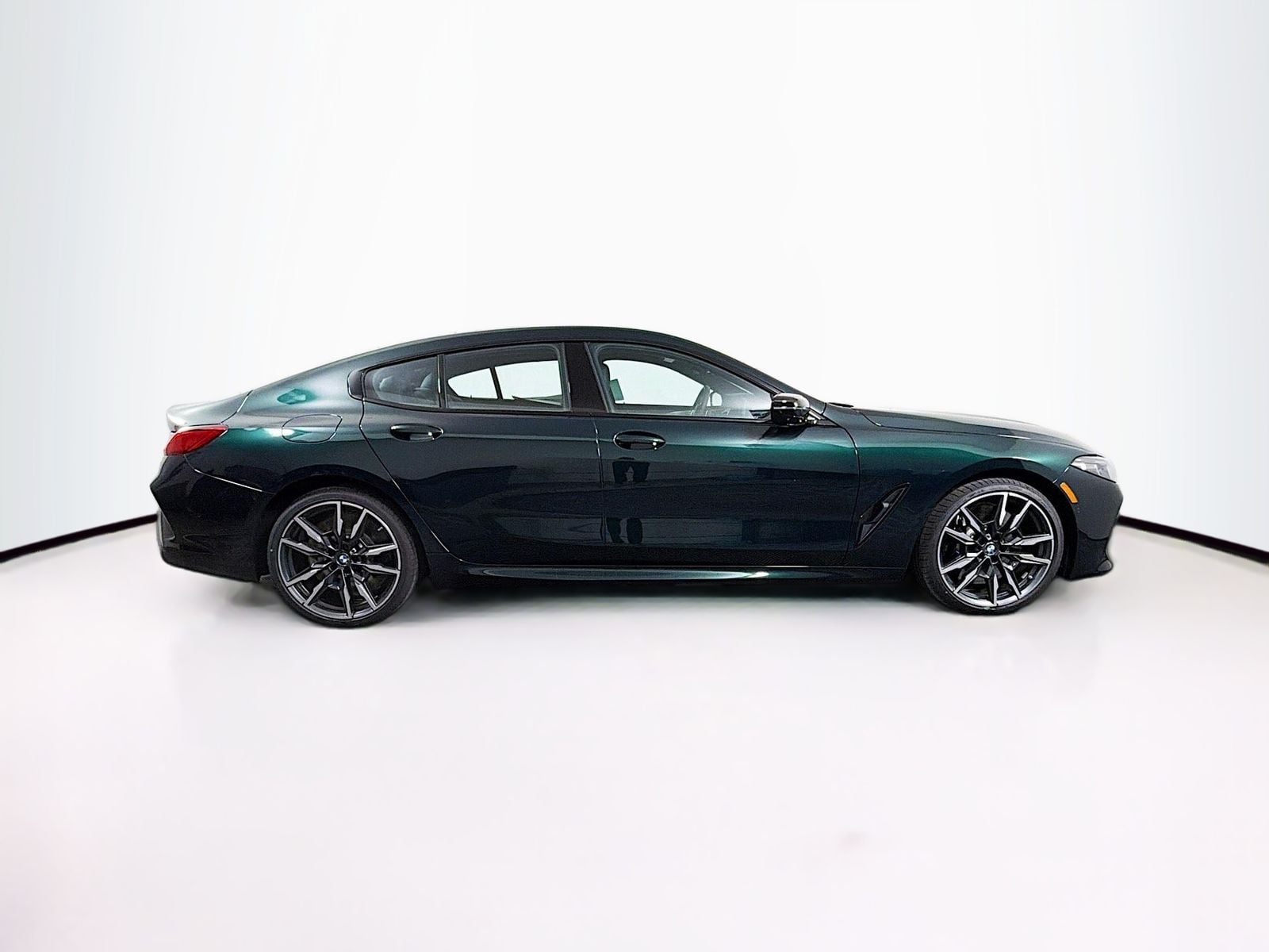 2026 BMW 8 Series M850i - Photo 8