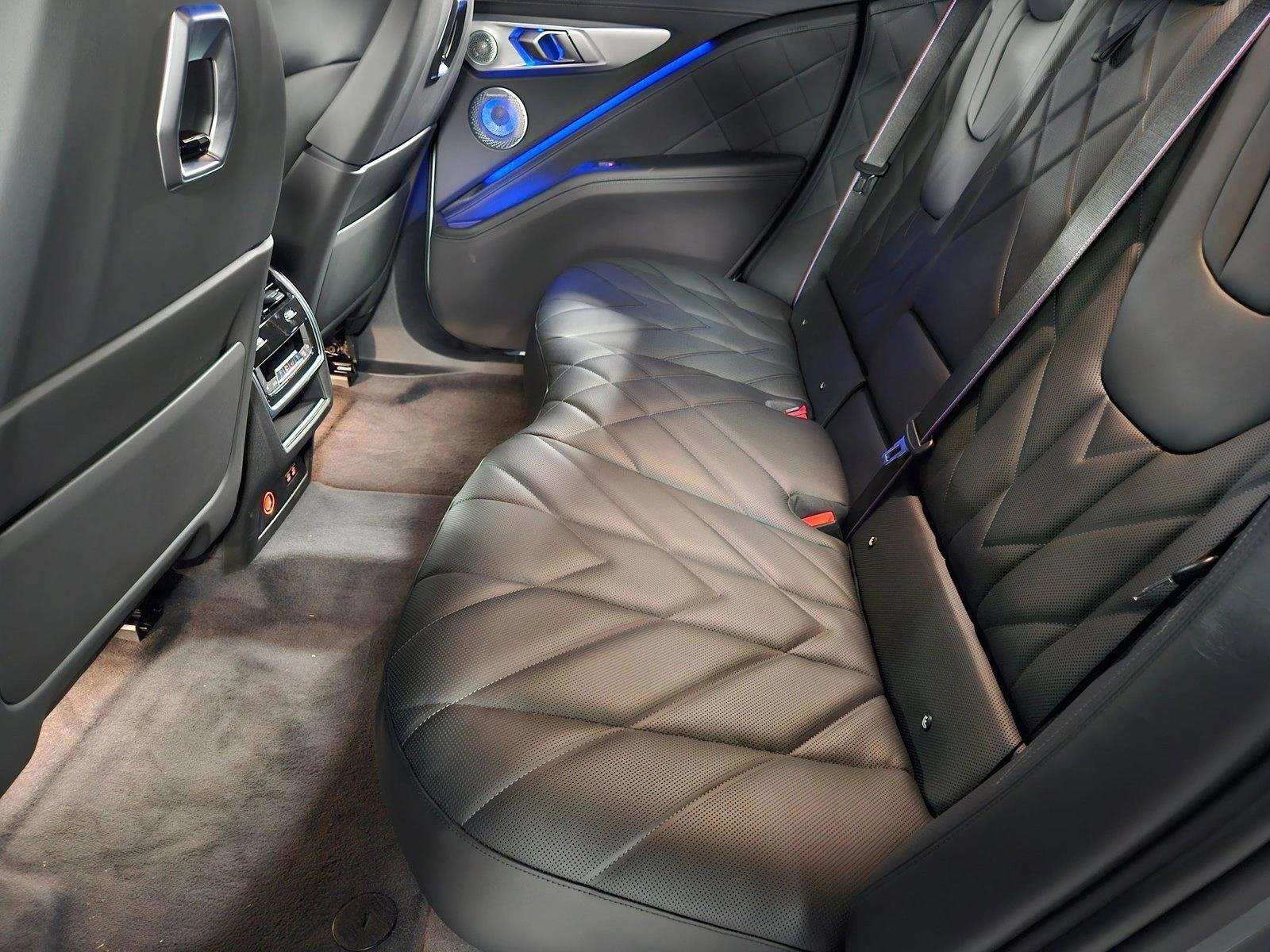 2026 BMW XM Base - Photo 14