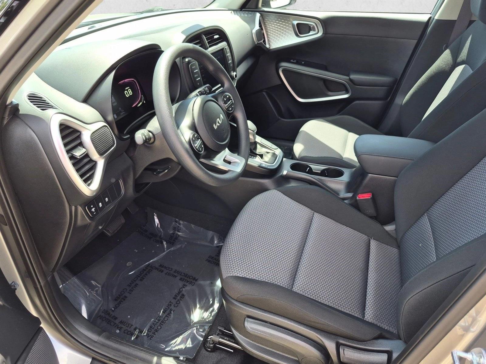 2024 Kia Soul LX - Photo 15