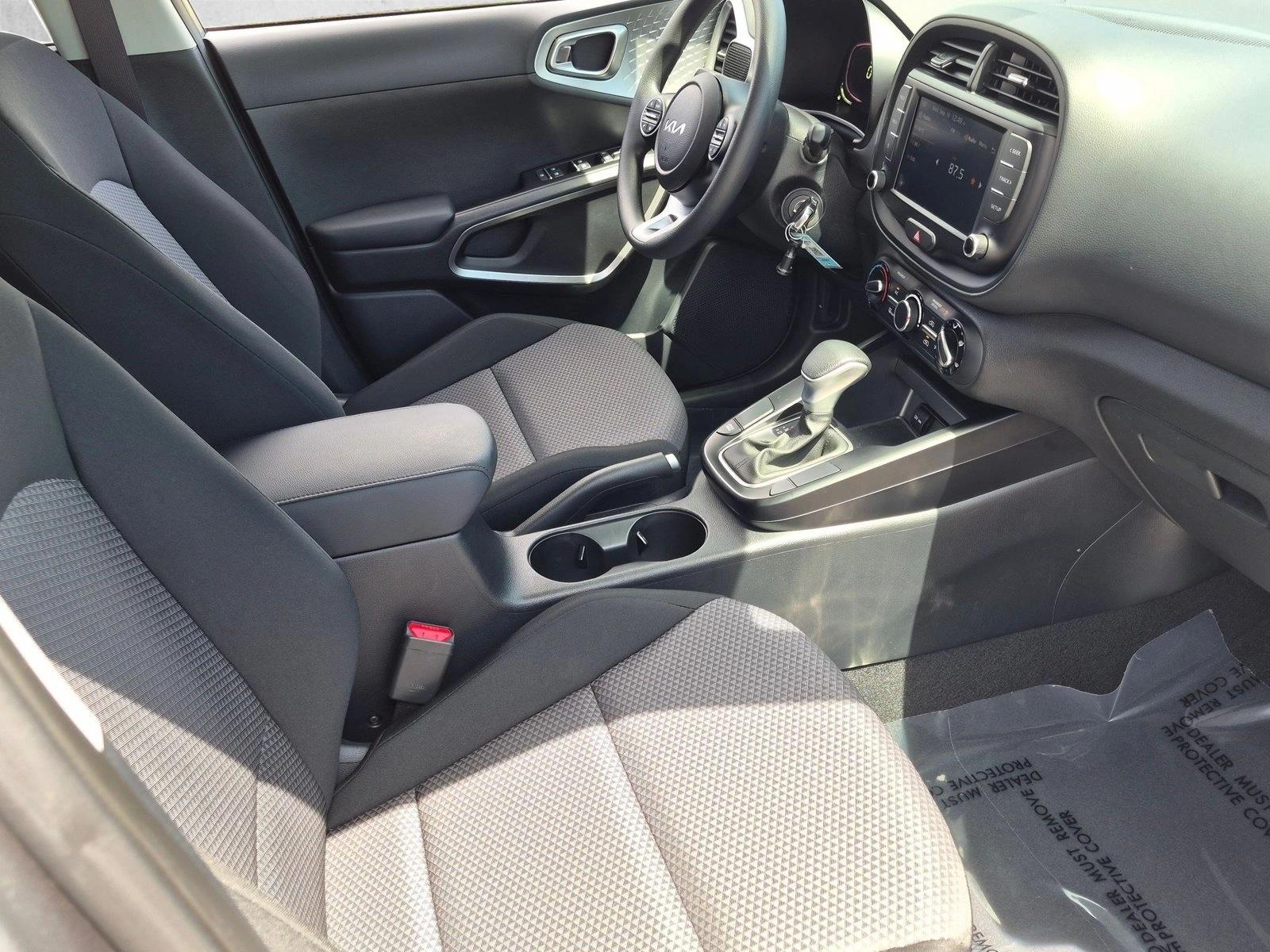 2024 Kia Soul LX - Photo 19