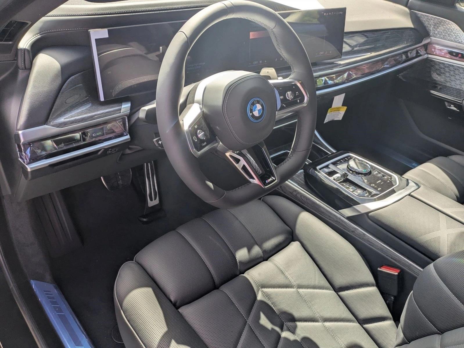 2026 BMW 7 Series 750e - Photo 11