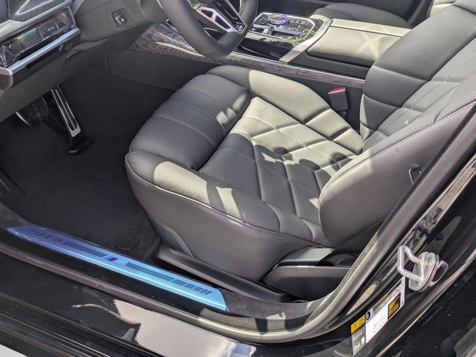 2026 BMW 7 Series 750e - Photo 12