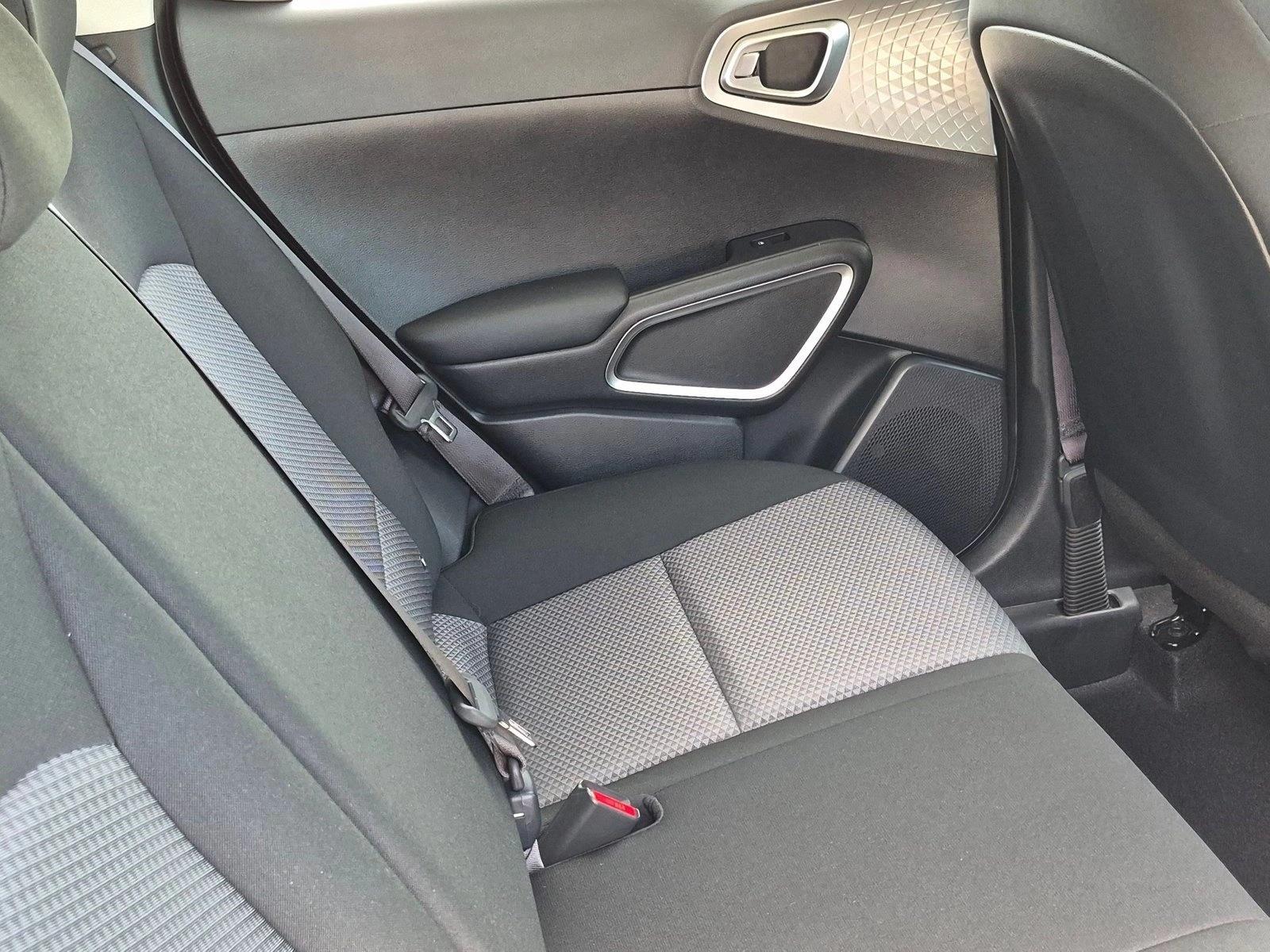 2024 Kia Soul LX - Photo 18