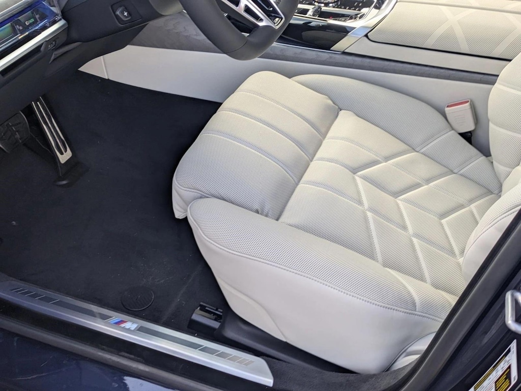 New 2026 BMW 750e xDrive Sedan