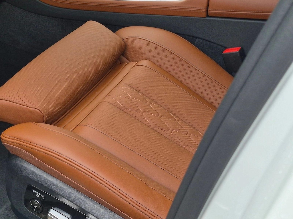 New 2027 BMW X7 xDrive40i SUV