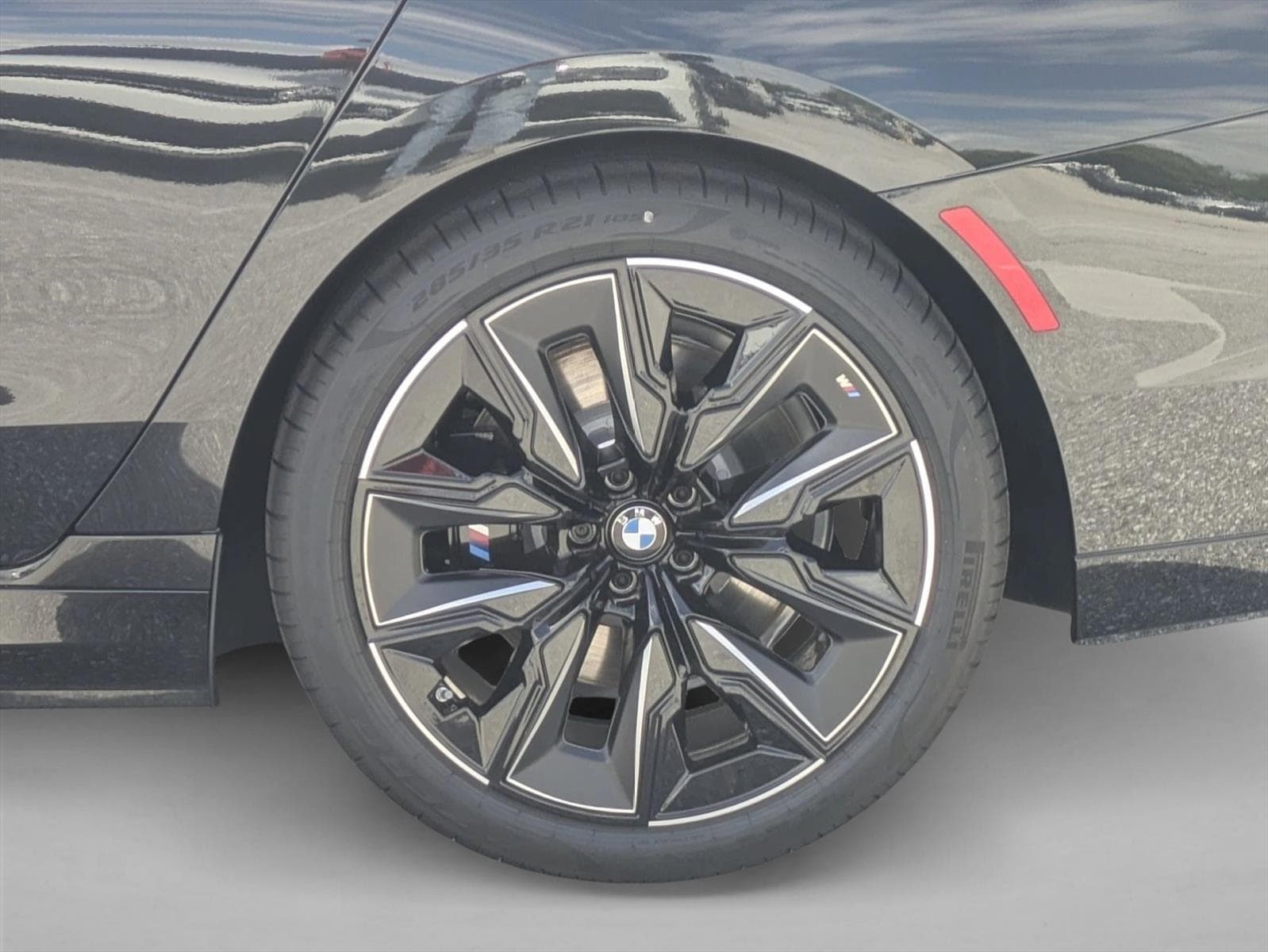 2026 BMW 7 Series 750e - Photo 13