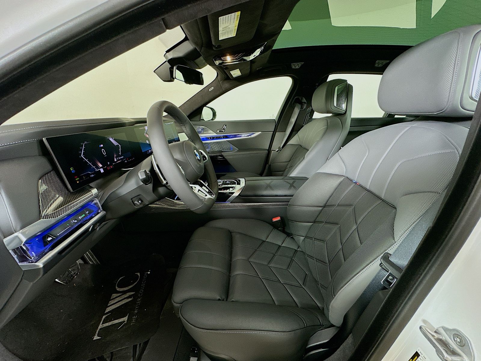 2026 BMW 7 Series 760i - Photo 32