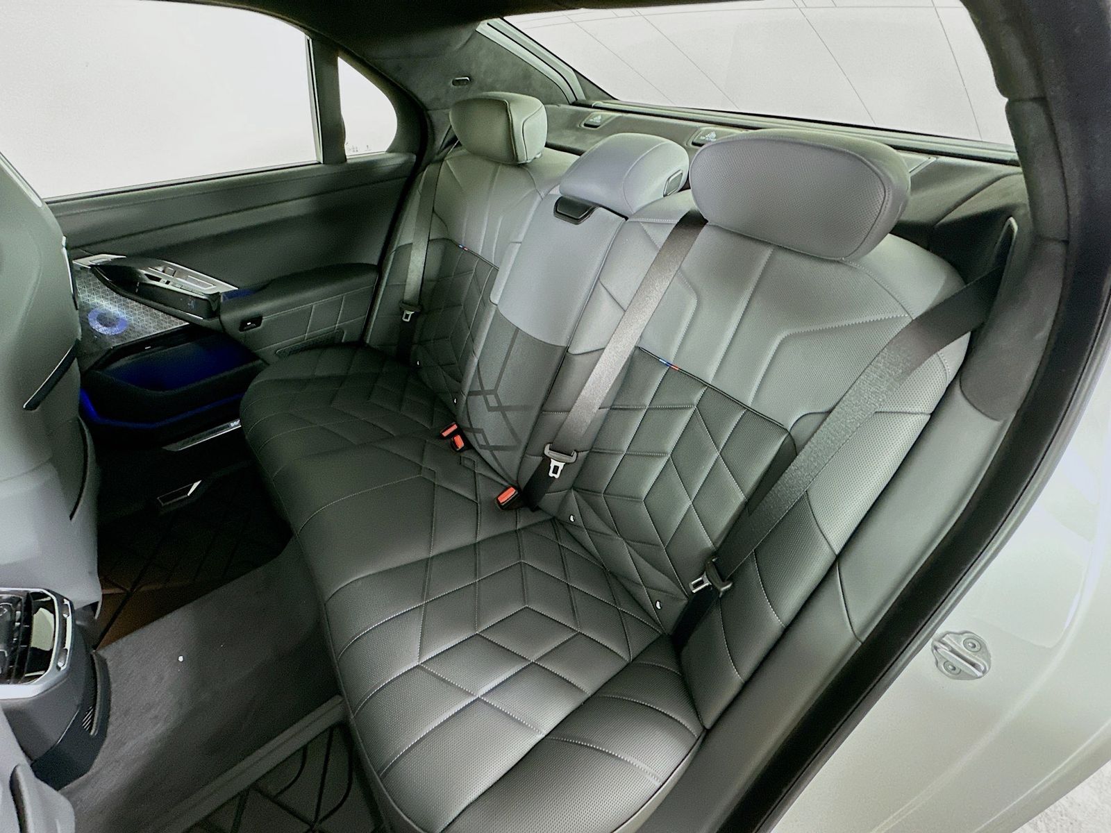2026 BMW 7 Series 760i - Photo 35