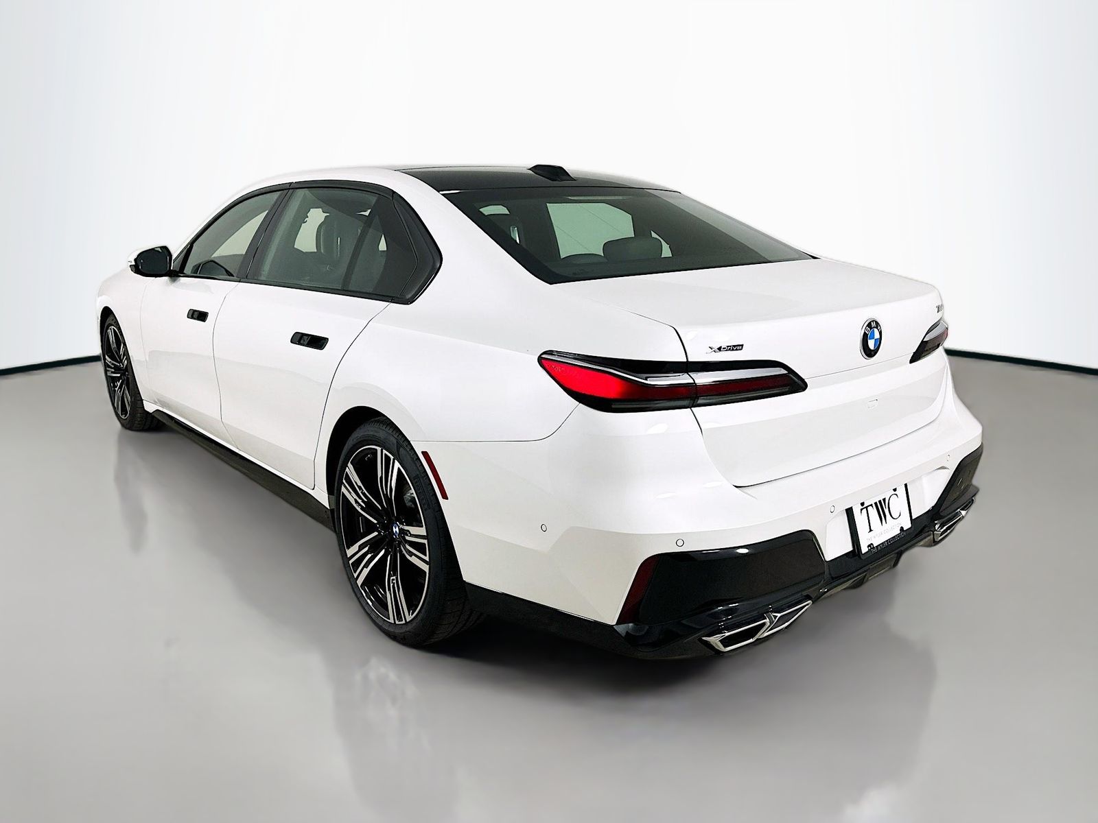 2026 BMW 7 Series 760i - Photo 7