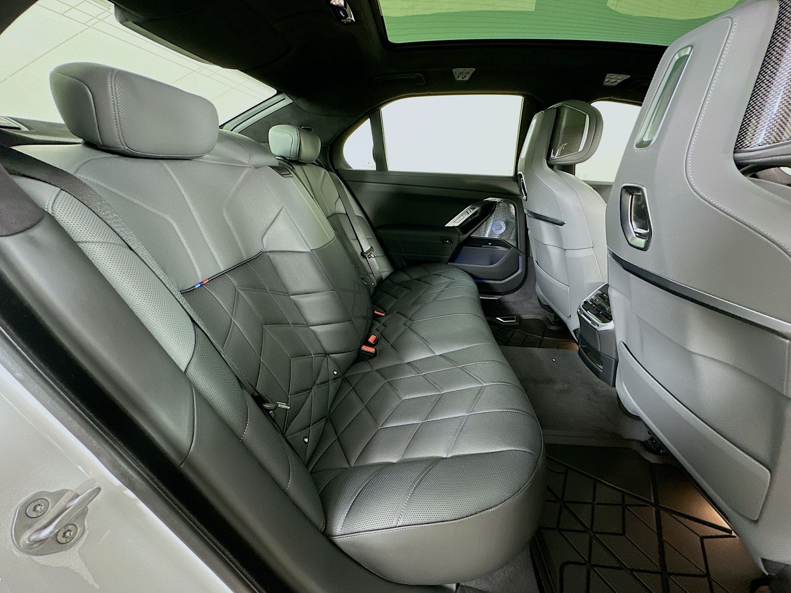 2026 BMW 7 Series 760i - Photo 42