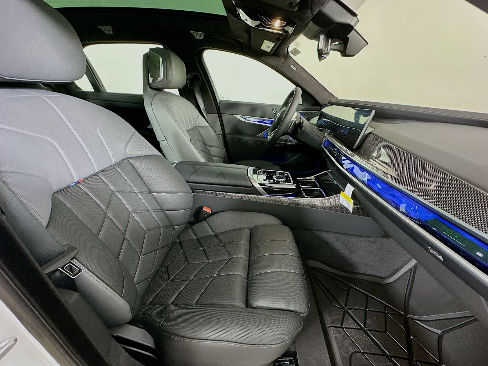 2026 BMW 7 Series 760i - Photo 44