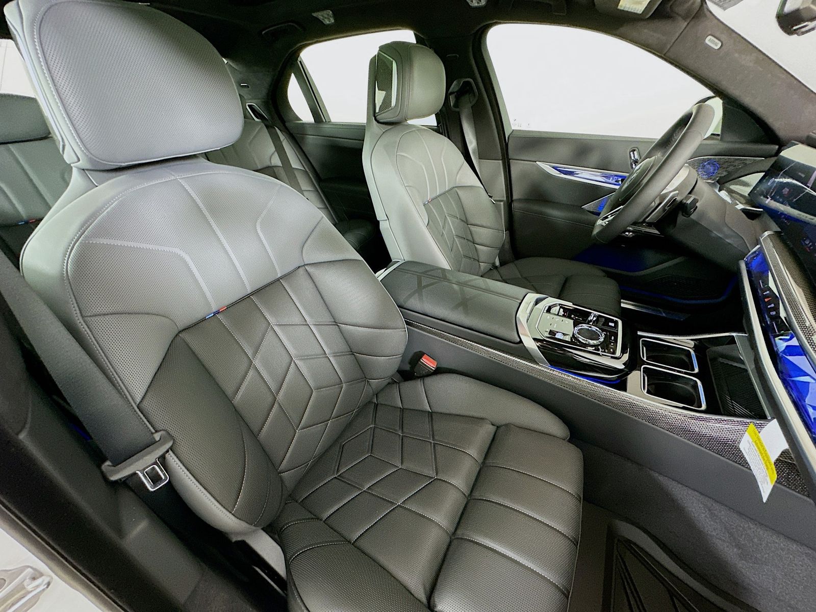 2026 BMW 7 Series 760i - Photo 45