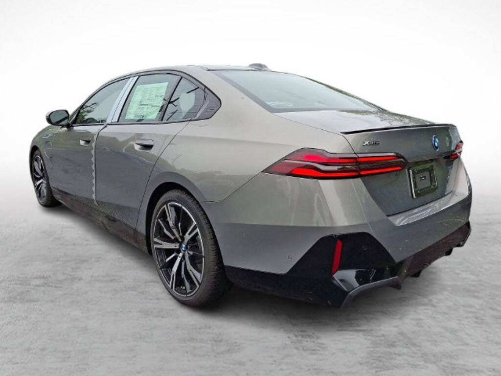 New 2027 BMW 550e xDrive Sedan
