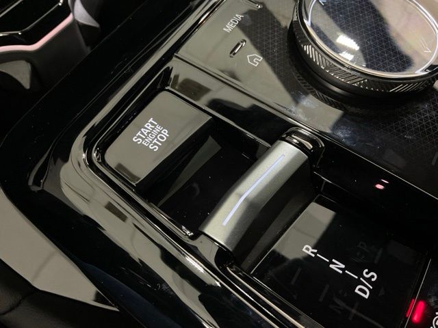 2026 BMW 5 Series 550e - Photo 19