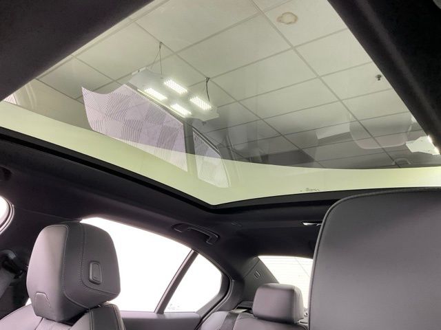 2026 BMW 5 Series 550e - Photo 21