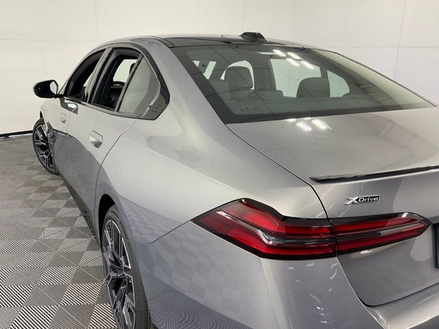 2026 BMW 5 Series 550e - Photo 38