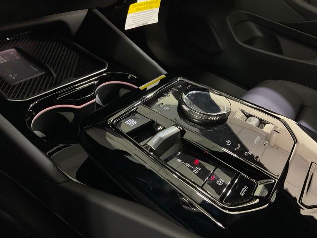 2026 BMW 5 Series 550e - Photo 15