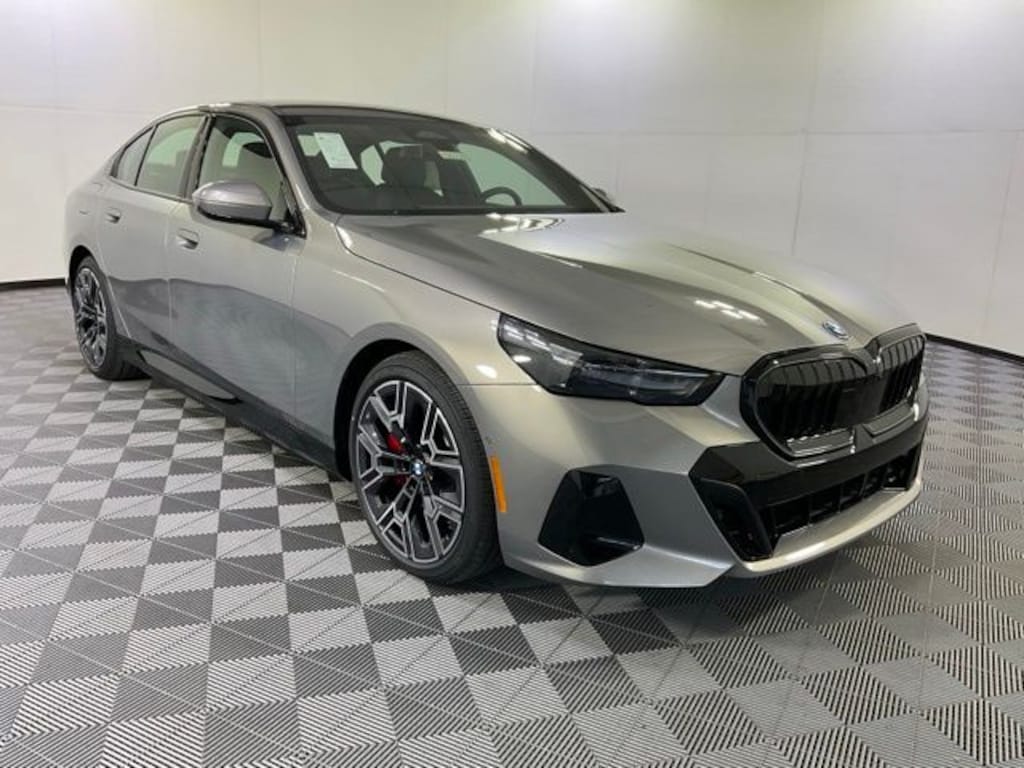New 2026 BMW 550e xDrive Sedan