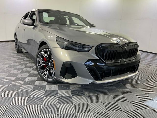2026 BMW 5 Series 550e - Photo 47