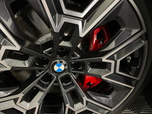 2026 BMW 5 Series 550e - Photo 42