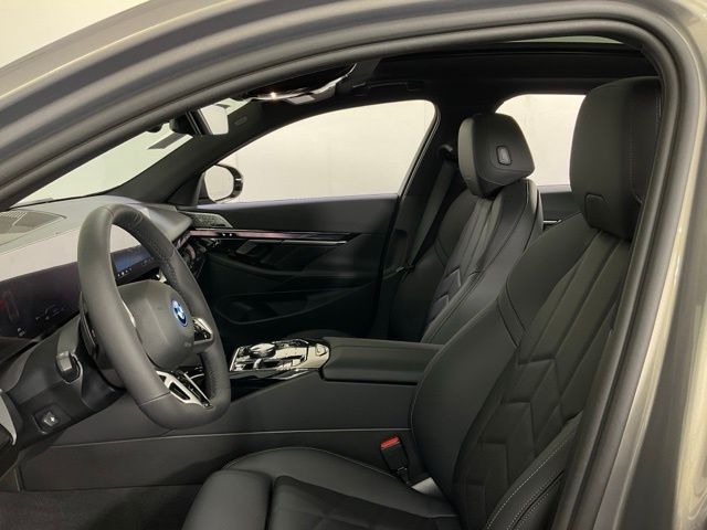 2026 BMW 5 Series 550e - Photo 30