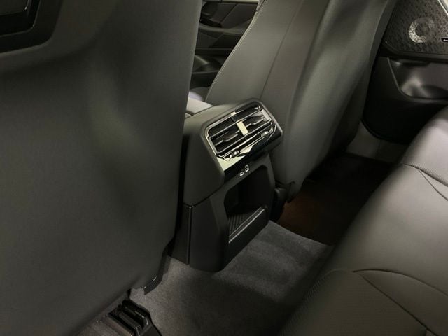 2026 BMW 5 Series 550e - Photo 27
