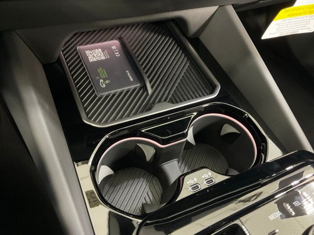 2026 BMW 5 Series 550e - Photo 17
