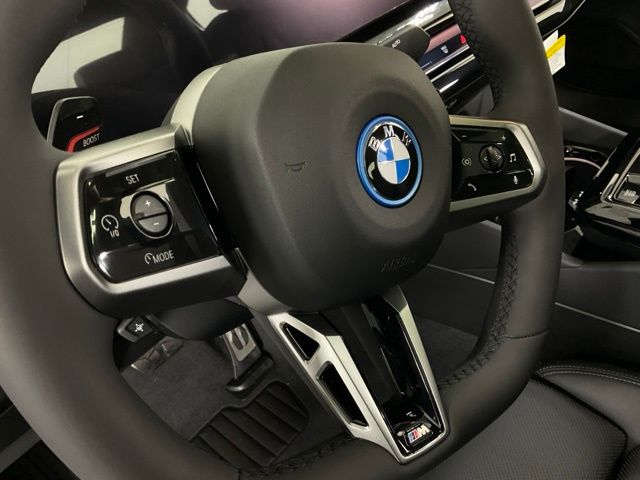 2026 BMW 5 Series 550e - Photo 26