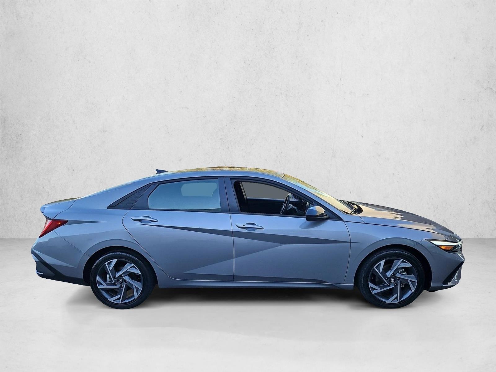 Used 2025 Hyundai Elantra Hybrid 4dr Car