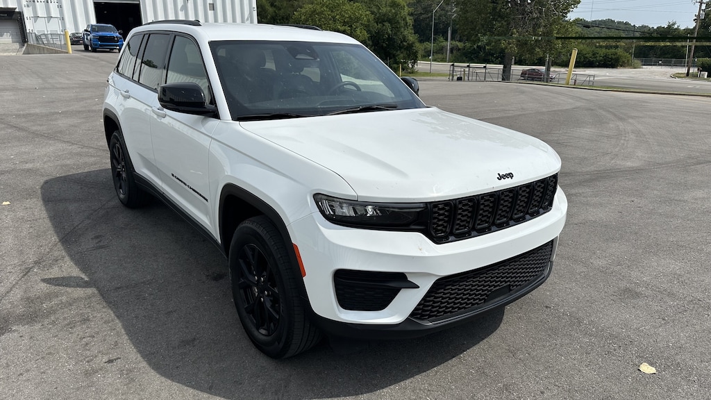 Used 2025 Jeep Grand Cherokee Altitude SUV